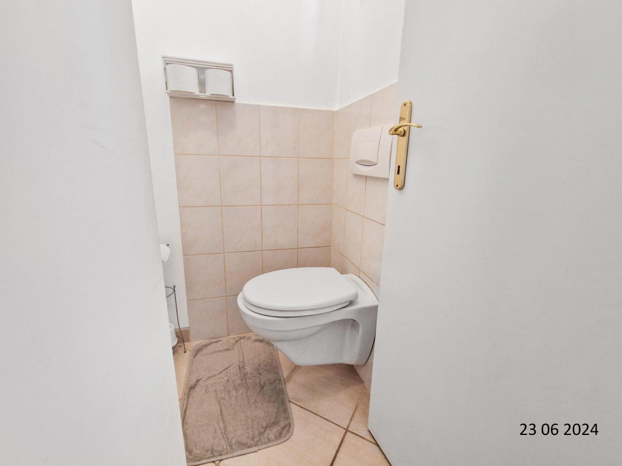 Elegant Three-Bedroom Suite Wien Exteriör bild