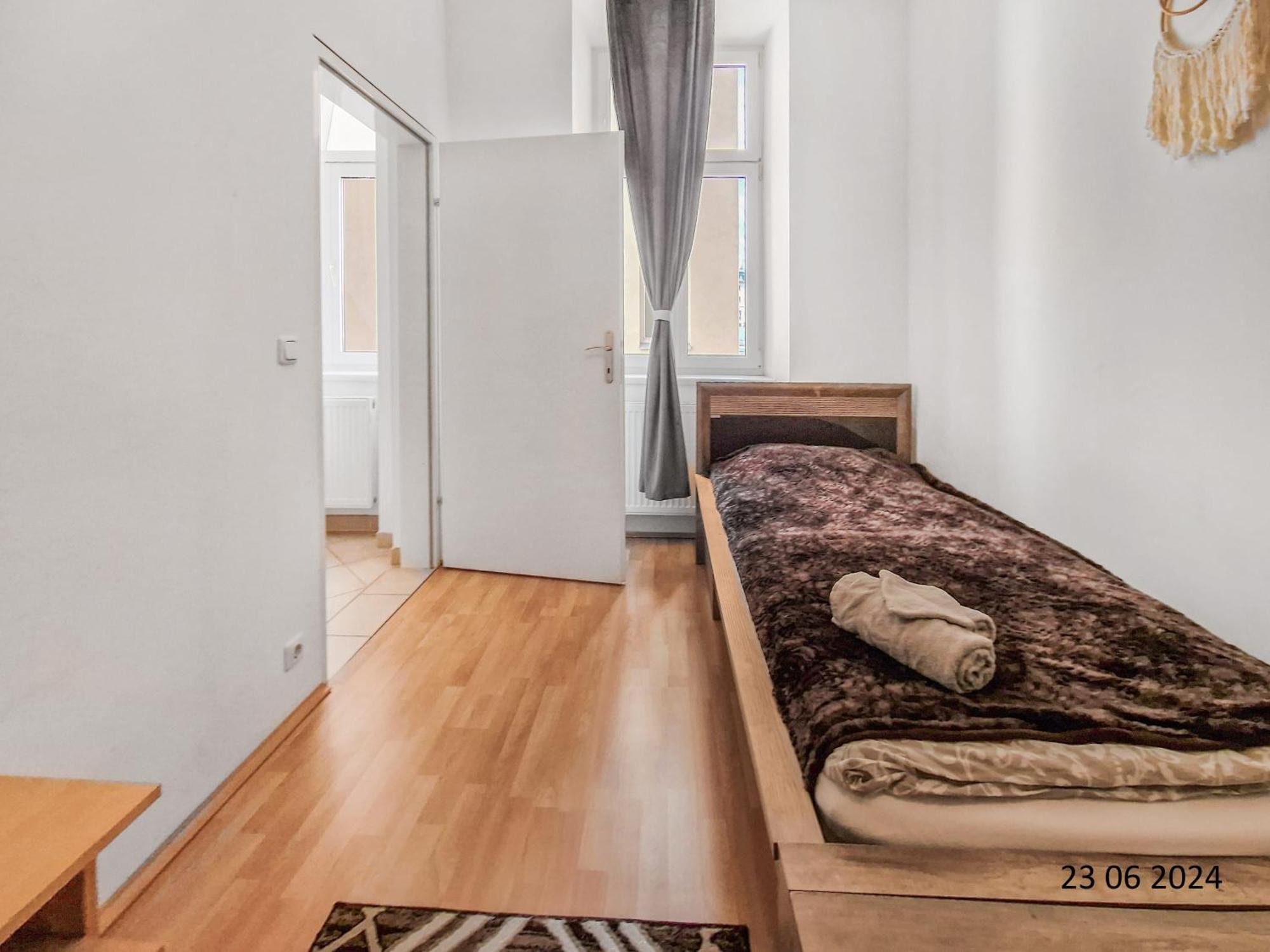 Elegant Three-Bedroom Suite Wien Exteriör bild