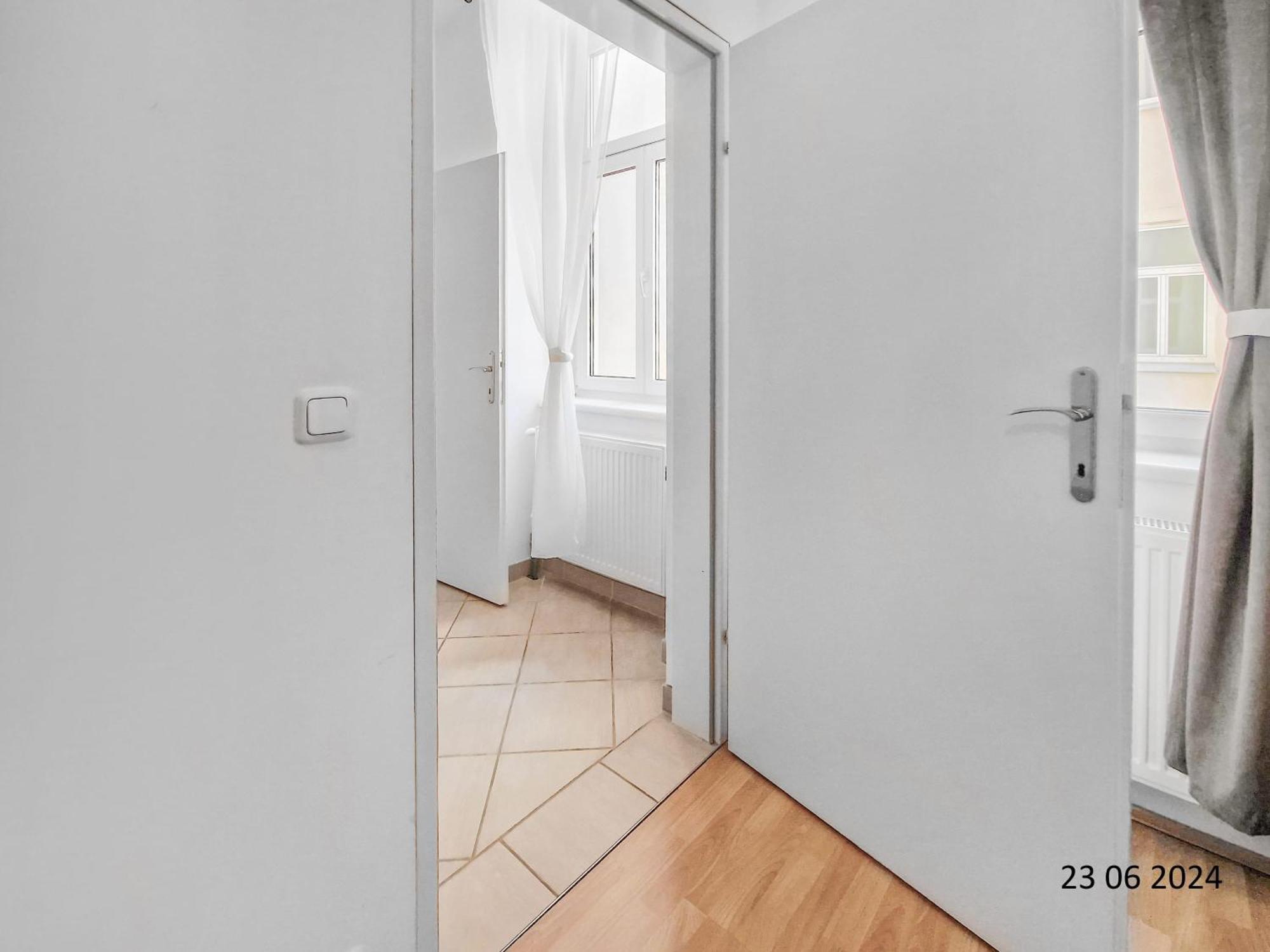 Elegant Three-Bedroom Suite Wien Exteriör bild