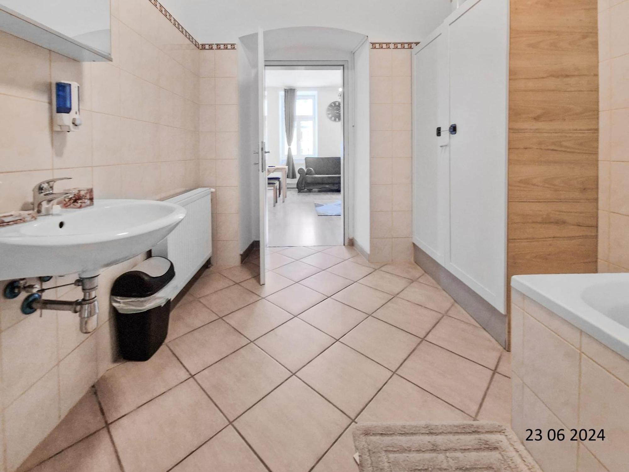 Elegant Three-Bedroom Suite Wien Exteriör bild