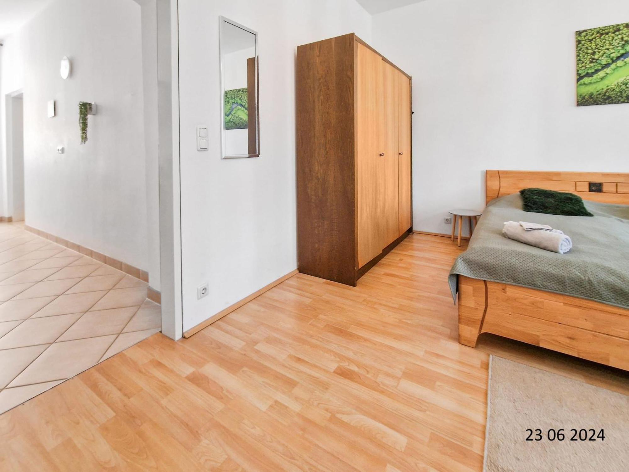 Elegant Three-Bedroom Suite Wien Exteriör bild