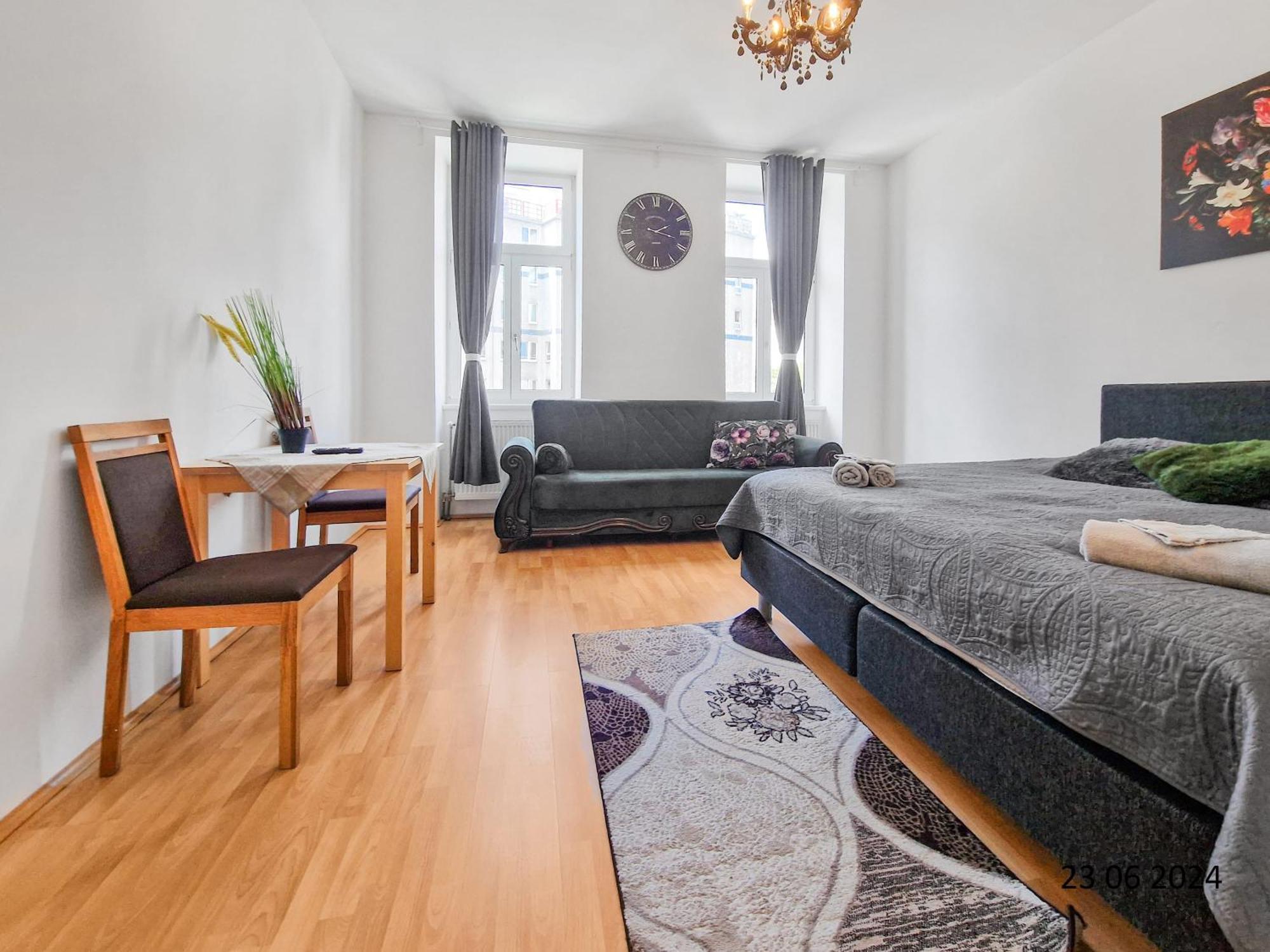 Elegant Three-Bedroom Suite Wien Exteriör bild