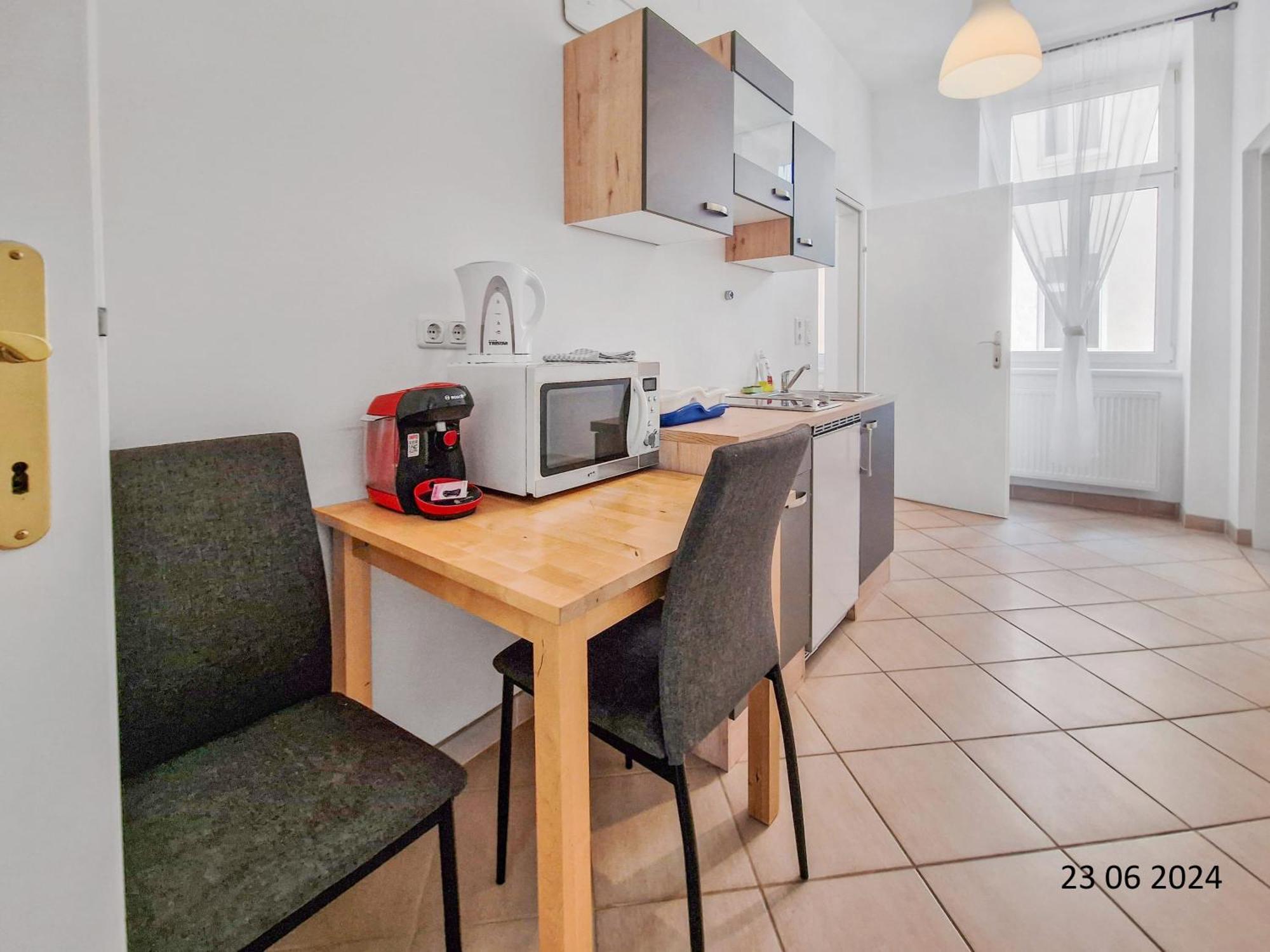 Elegant Three-Bedroom Suite Wien Exteriör bild