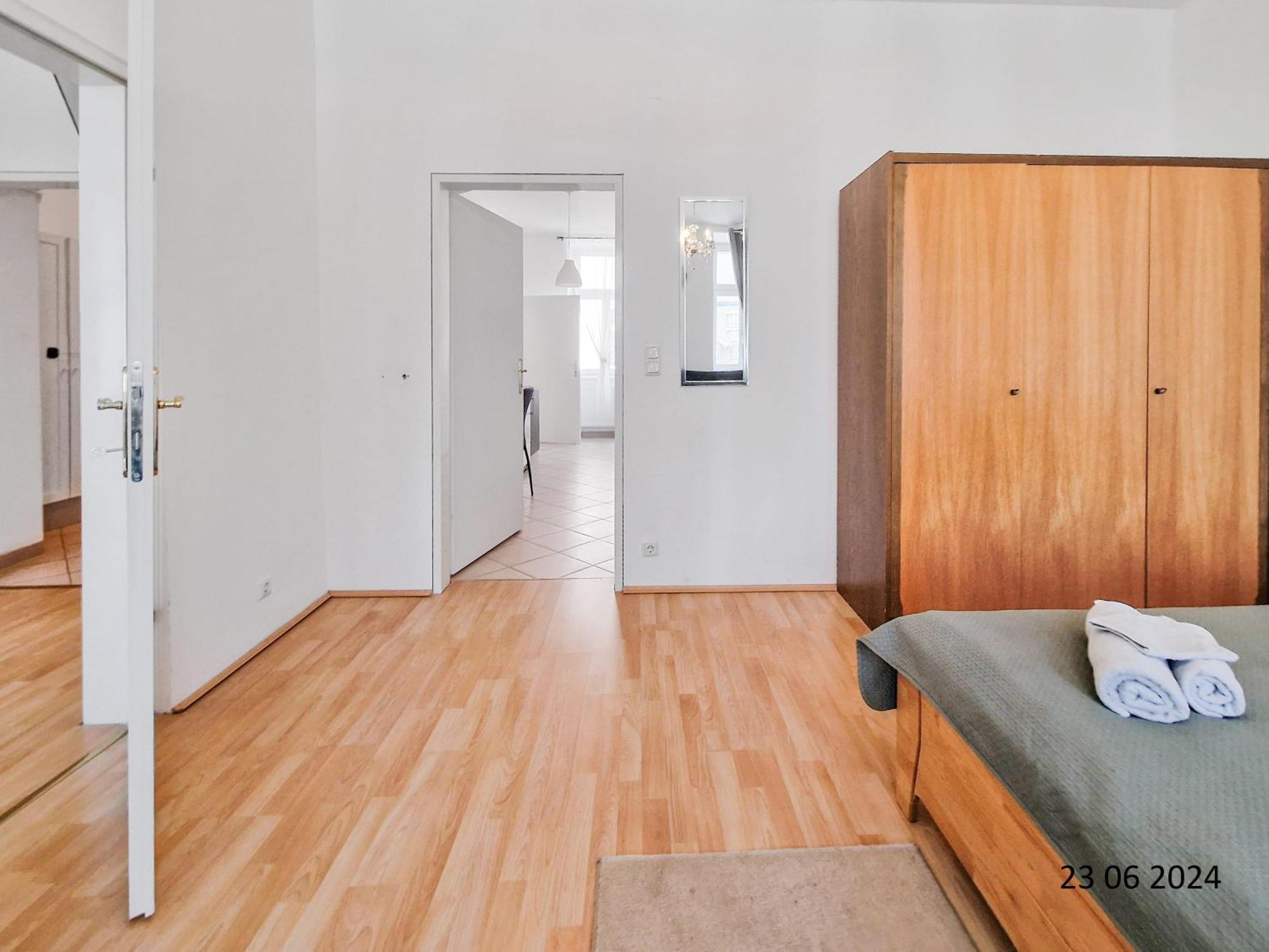Elegant Three-Bedroom Suite Wien Exteriör bild