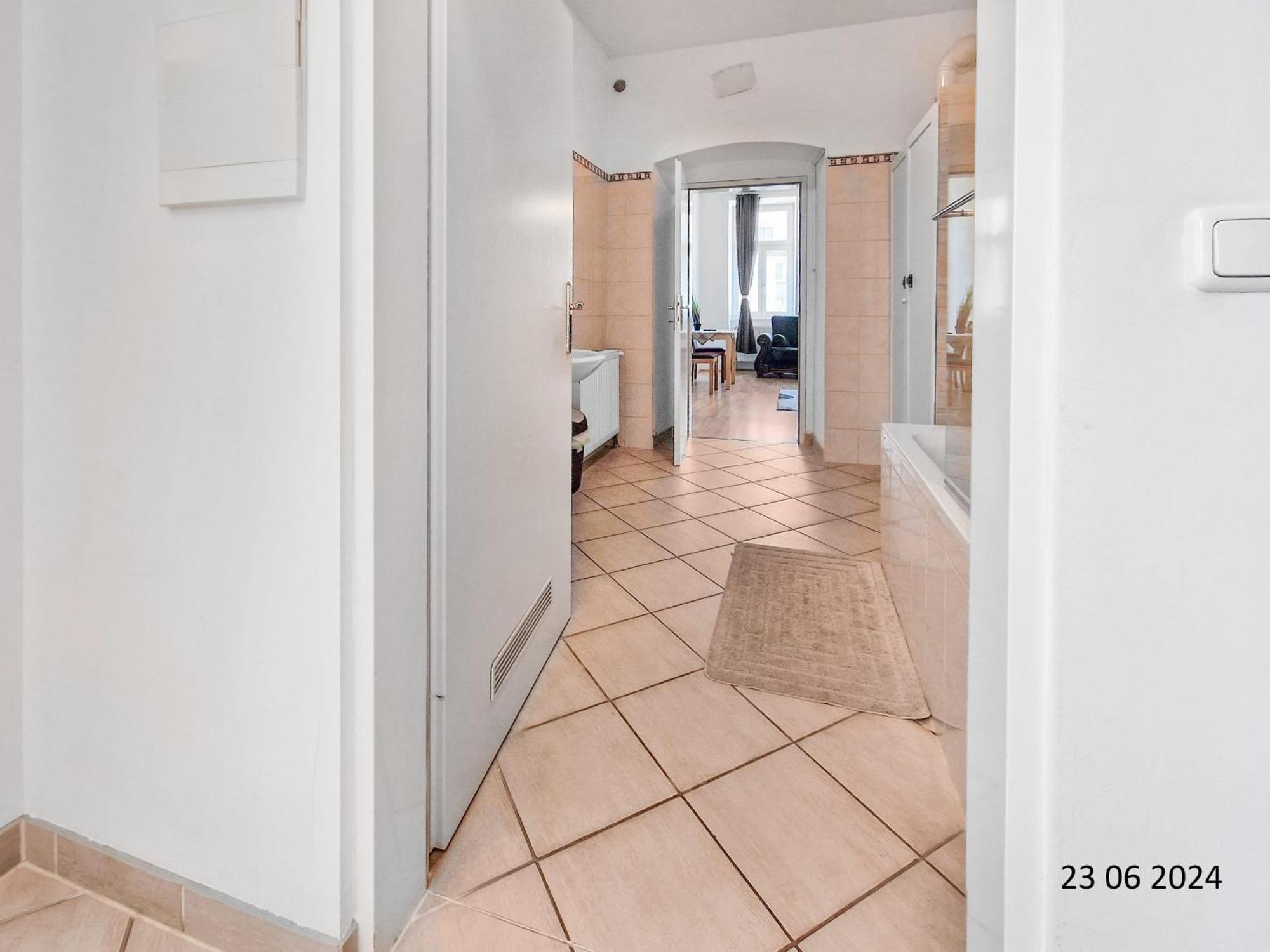 Elegant Three-Bedroom Suite Wien Exteriör bild