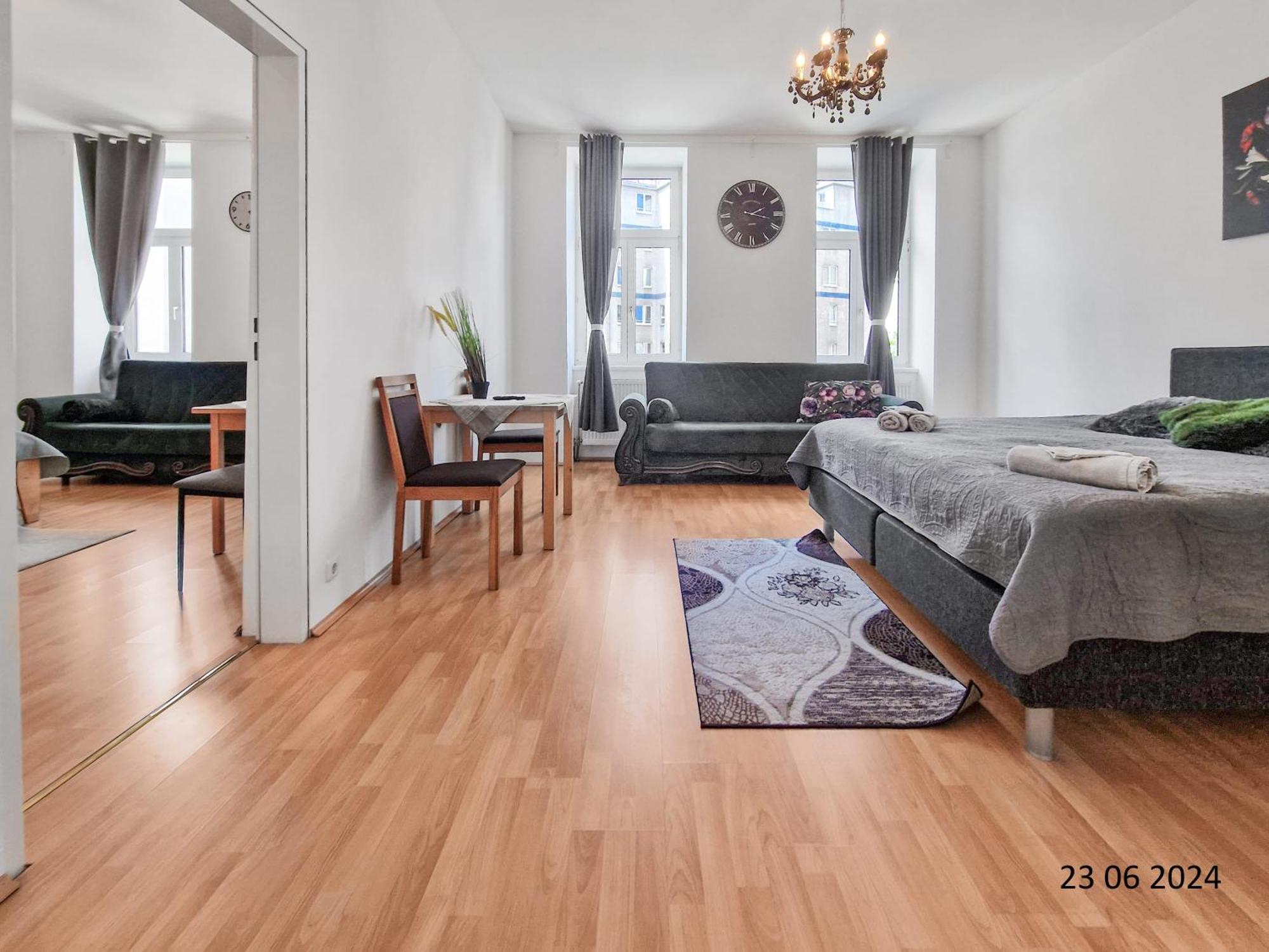 Elegant Three-Bedroom Suite Wien Exteriör bild