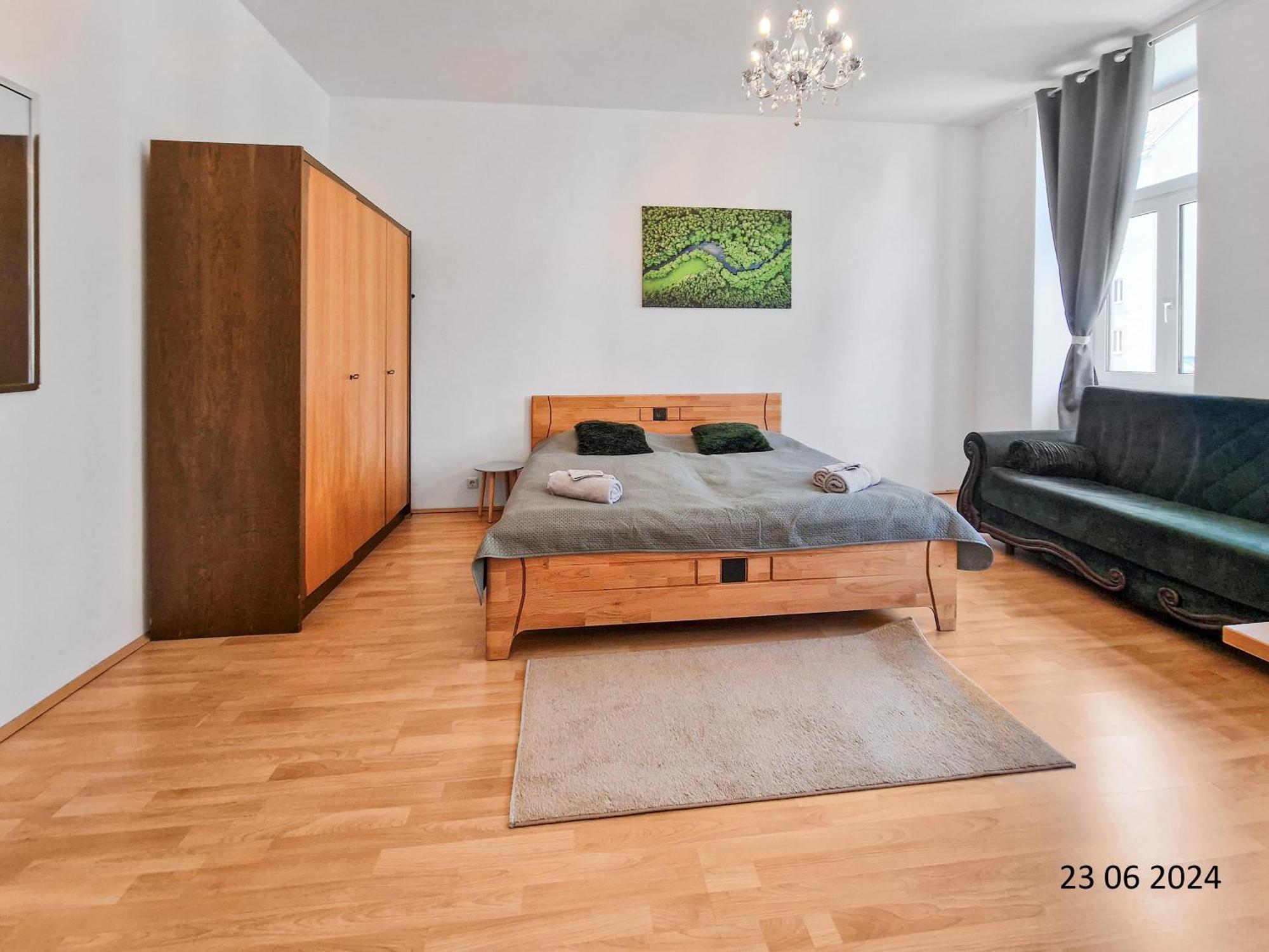 Elegant Three-Bedroom Suite Wien Exteriör bild