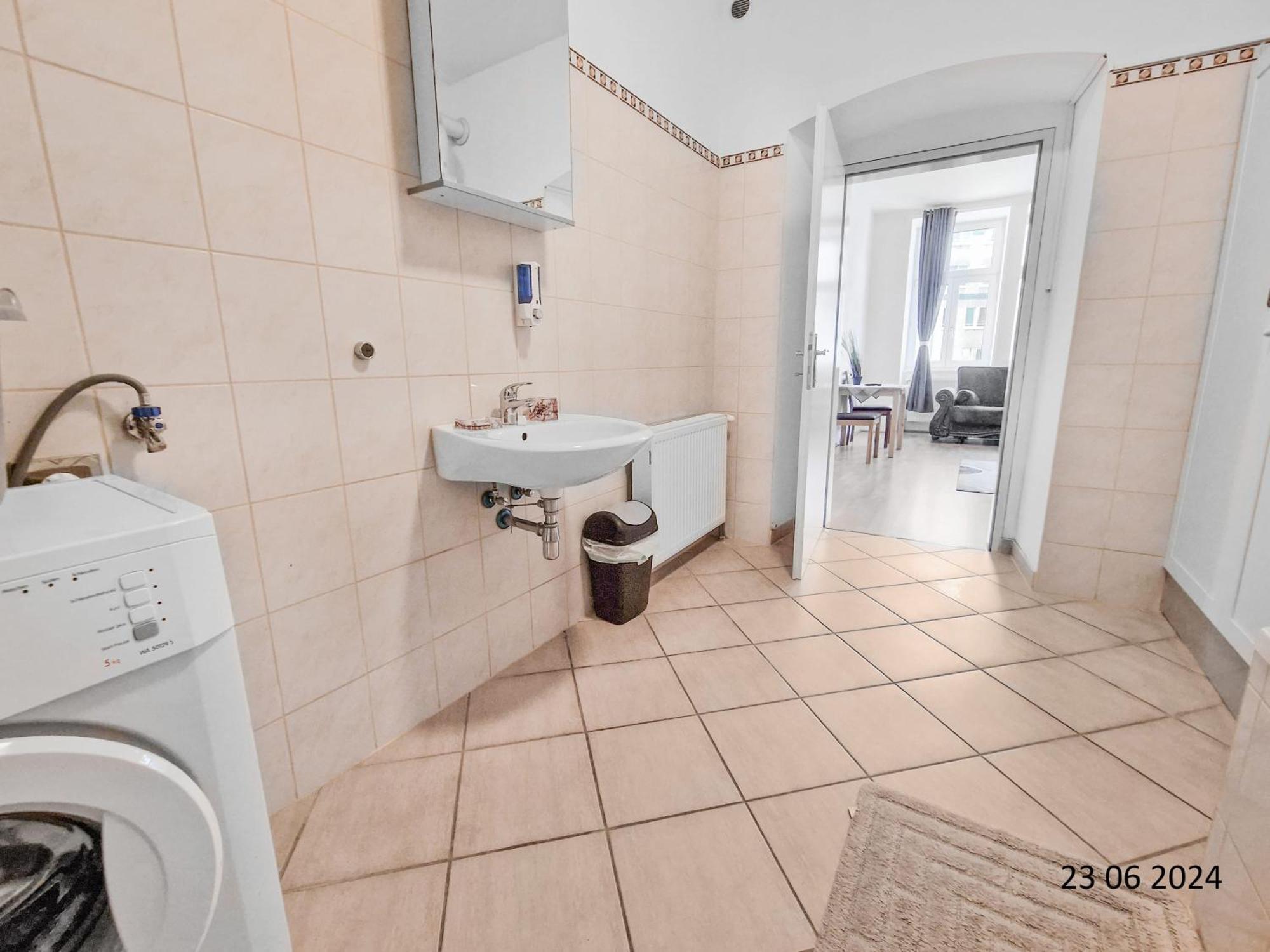 Elegant Three-Bedroom Suite Wien Exteriör bild