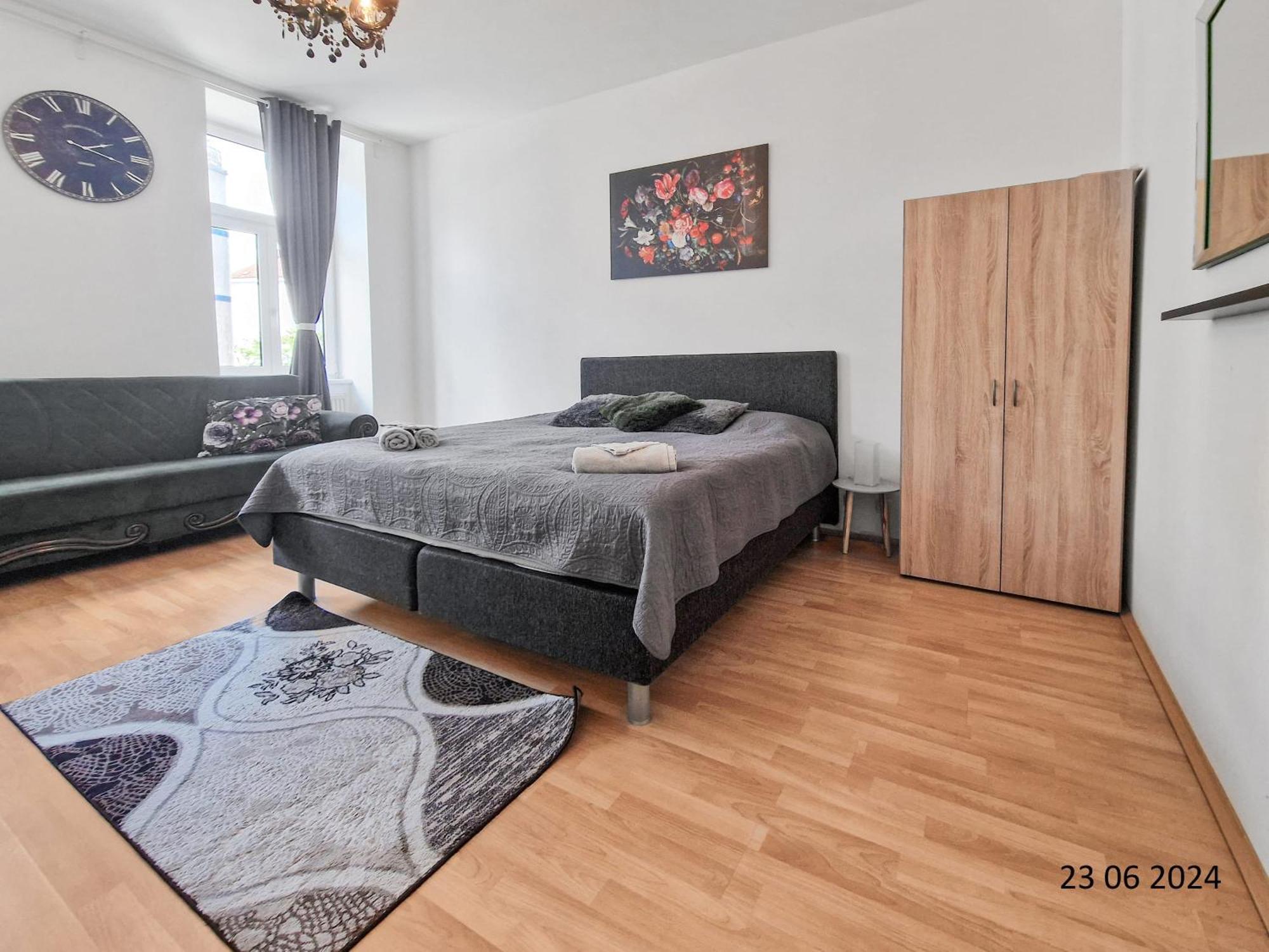 Elegant Three-Bedroom Suite Wien Exteriör bild