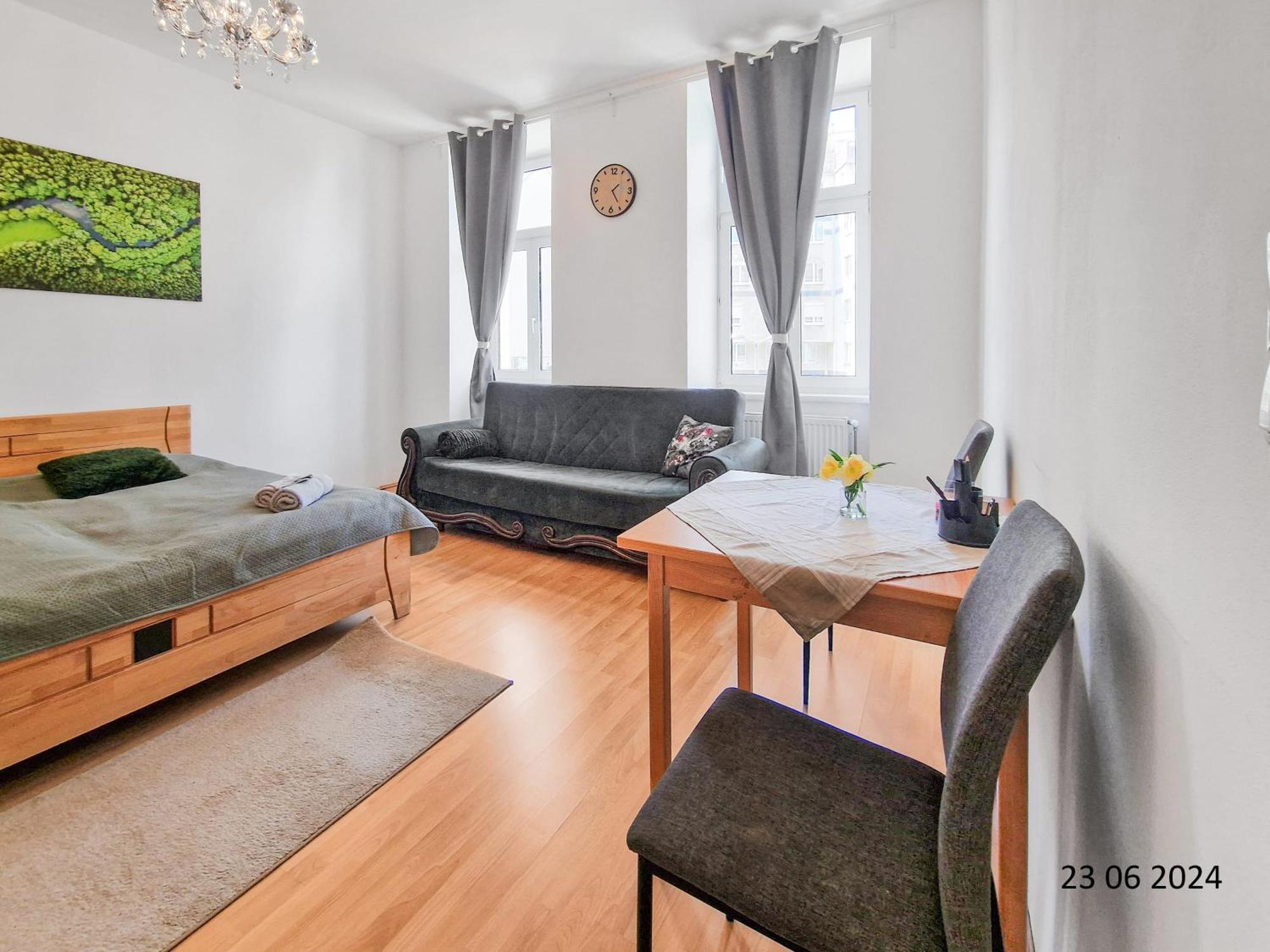 Elegant Three-Bedroom Suite Wien Exteriör bild