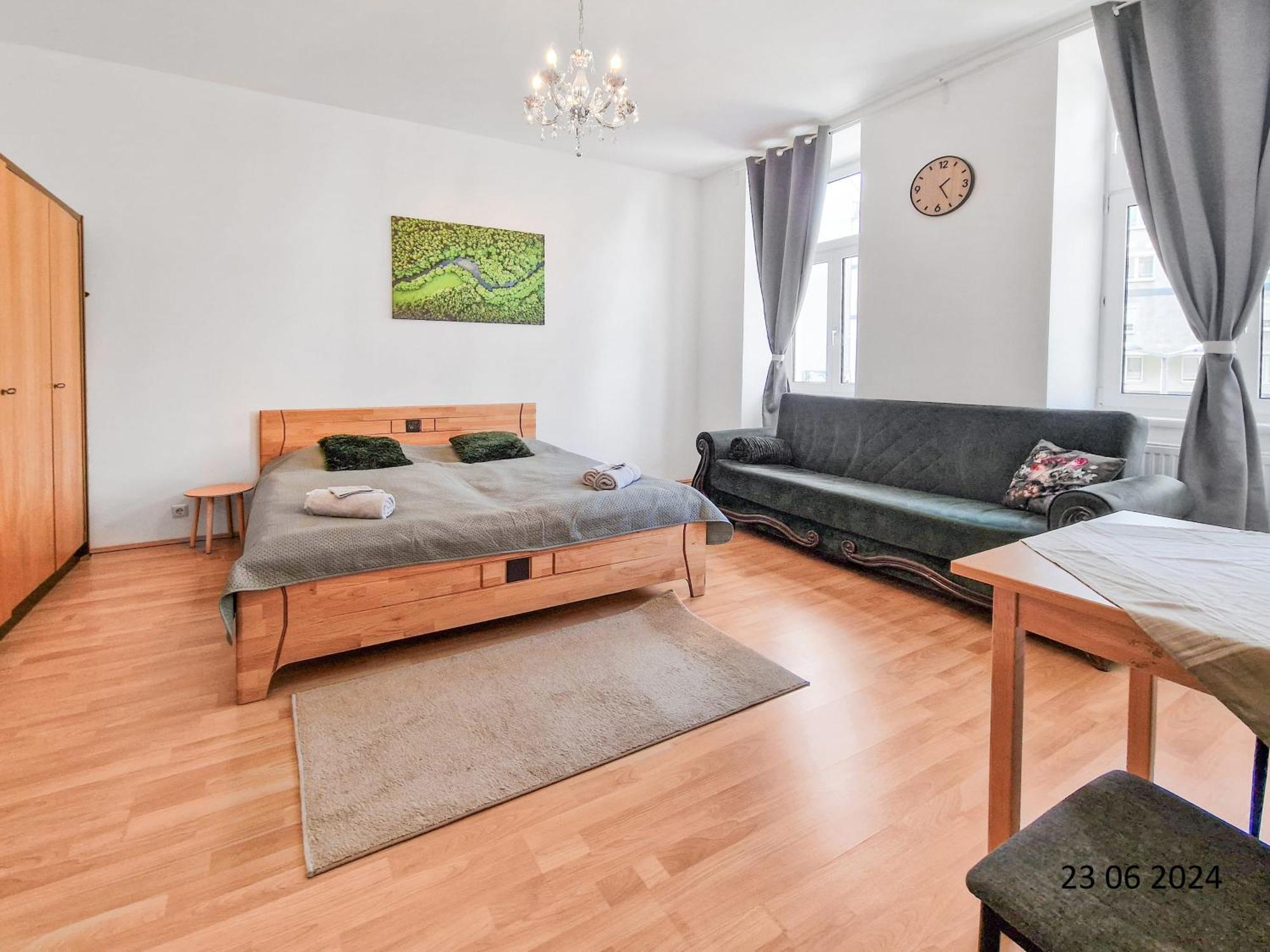 Elegant Three-Bedroom Suite Wien Exteriör bild